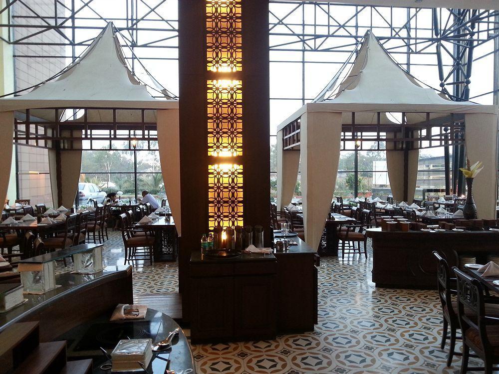 Vits Hotel Pune Exterior foto