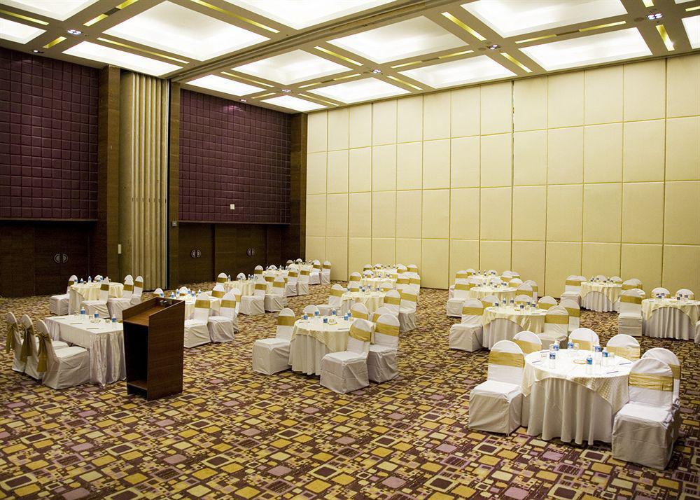 Vits Hotel Pune Restaurant foto
